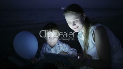 Kid with mom on the beach at night