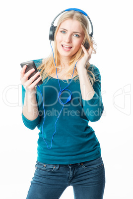 Mädchen mit MP3 und Kopfhörer