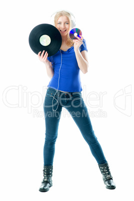 Mädchen hält Schallplatte und CD