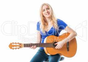 Blondes Mädchen mit Gitarre