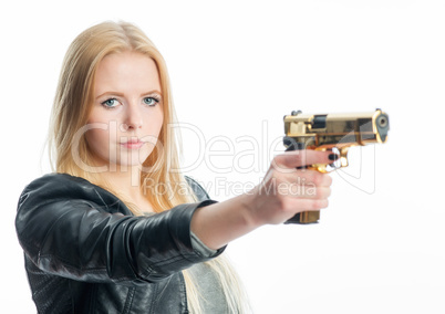 Blondes Mädchen mit Waffe