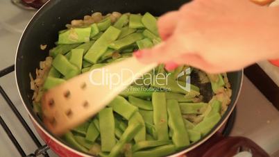 Cooking Green beans in pan