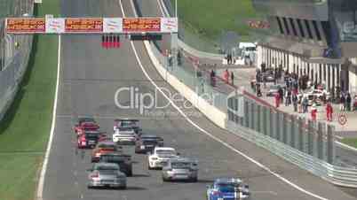 Morsport: Porscherennen Rennstart von hinten.