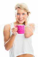 Blonde Frau mit Kaffeebecher