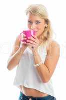 Blonde Frau mit Kaffeebecher
