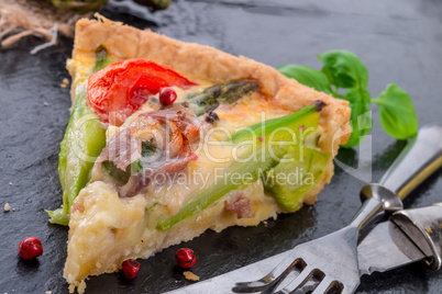 green asparagi tart with eggs and tomato