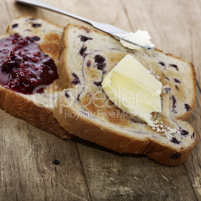 blueberry swirl bread toasts