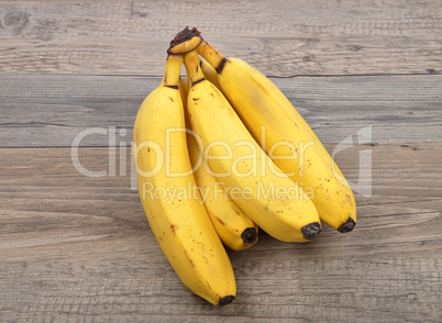 bananen auf holz