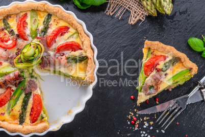 green asparagi tart with eggs and tomato