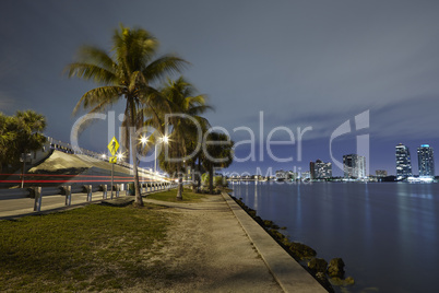 miami and biscayne bay skyline