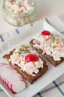 Vollkornbrot mit Gemüse