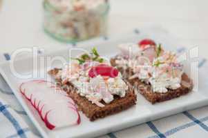 Vollkornbrot mit Gemüse