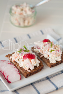 Vollkornbrot mit Gemüse Vollkornbrot mit Gemüse