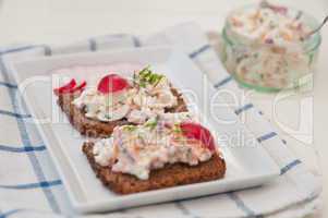 Vollkornbrot mit Gemüse