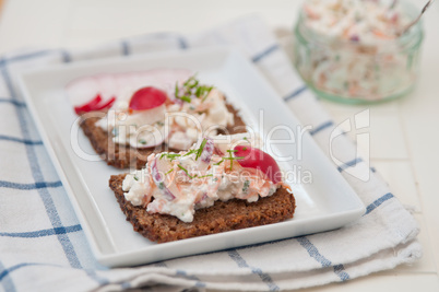 Vollkornbrot mit Gemüse