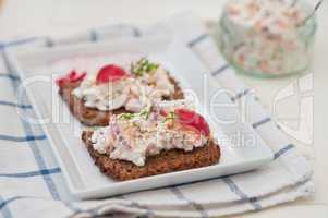 Vollkornbrot mit Gemüse