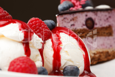 vanilla ice cream with fresh raspberries