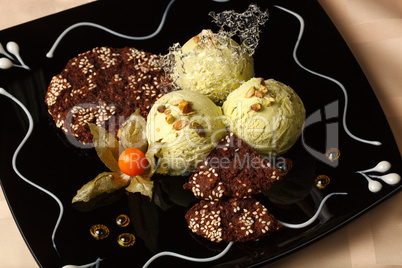 pistachio ice cream with chocolate cookies