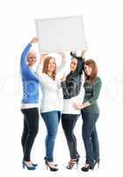 4 Mädchen mit Werbeschild