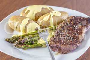 Green Asparagus with Potatoes and beef