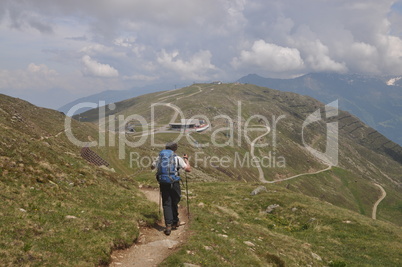 Wanderer am Schönjöchl bei Fiss, Tirol