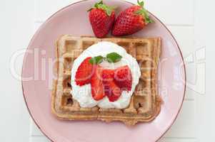 Waffeln mit Erdbeeren