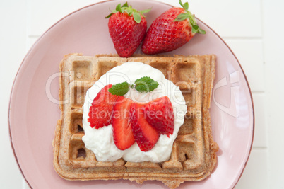 Waffeln mit Erdbeeren