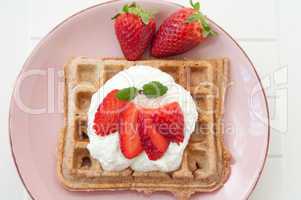 Waffeln mit Erdbeeren