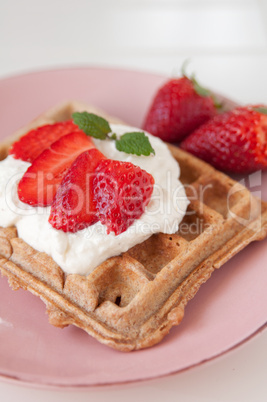 Waffeln mit Erdbeeren