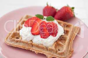 Waffeln mit Erdbeeren