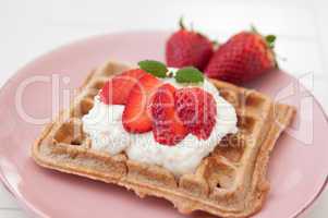 Waffeln mit Erdbeeren