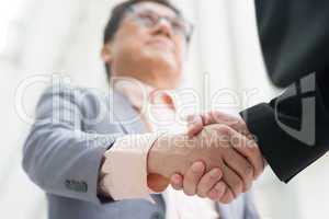 asian business men handshaking