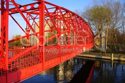 Rote Stahlbrücke Sechserbrücke in Berlin Tegel