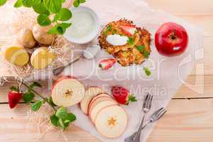 potato pancakes  with apfel and strawberry