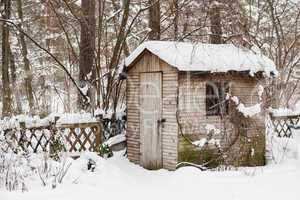 gartenschuppen im winter, hut in a garden in winter