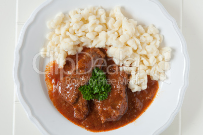 Gulasch mit Nockerl