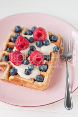 Waffel mit Beeren