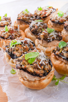 champignons with puff pastry