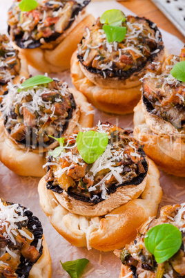 Champignons with puff pastry