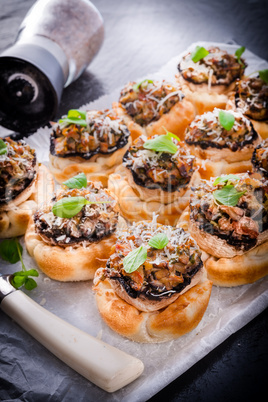 Champignons with puff pastry