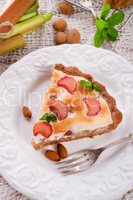 rhubarb cakes with meringue and almonds