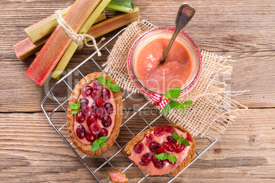 rhubarb tartelette with cranberry