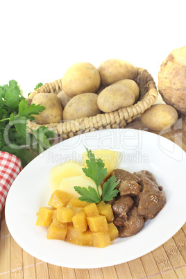 wildgulasch mit steckrüben und kartoffeln