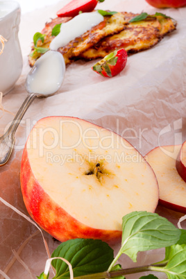 potato pancakes with apfel and strawberry