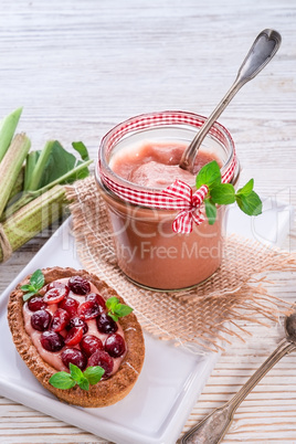 rhubarb tartelette with cranberry