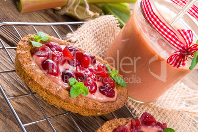 rhubarb tartelette with cranberry