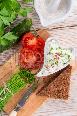 have breakfast curd with chives