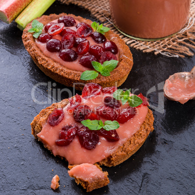 rhubarb tartelette with cranberry