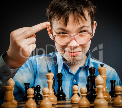 nerd play chess