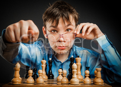 nerd play chess
